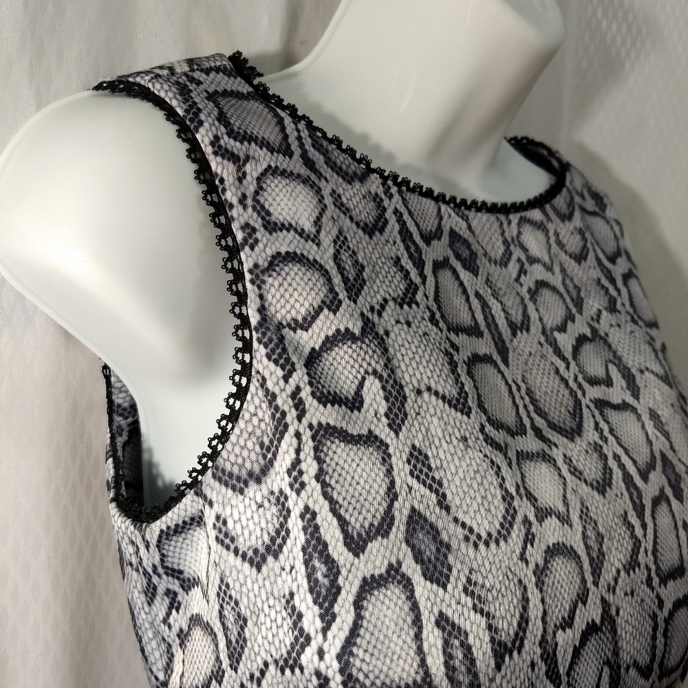 CDC Petites Sleeveless Sheath Dress, Grey/Black Reptile Print with Lace, Size 6 - Picture 6 of 10